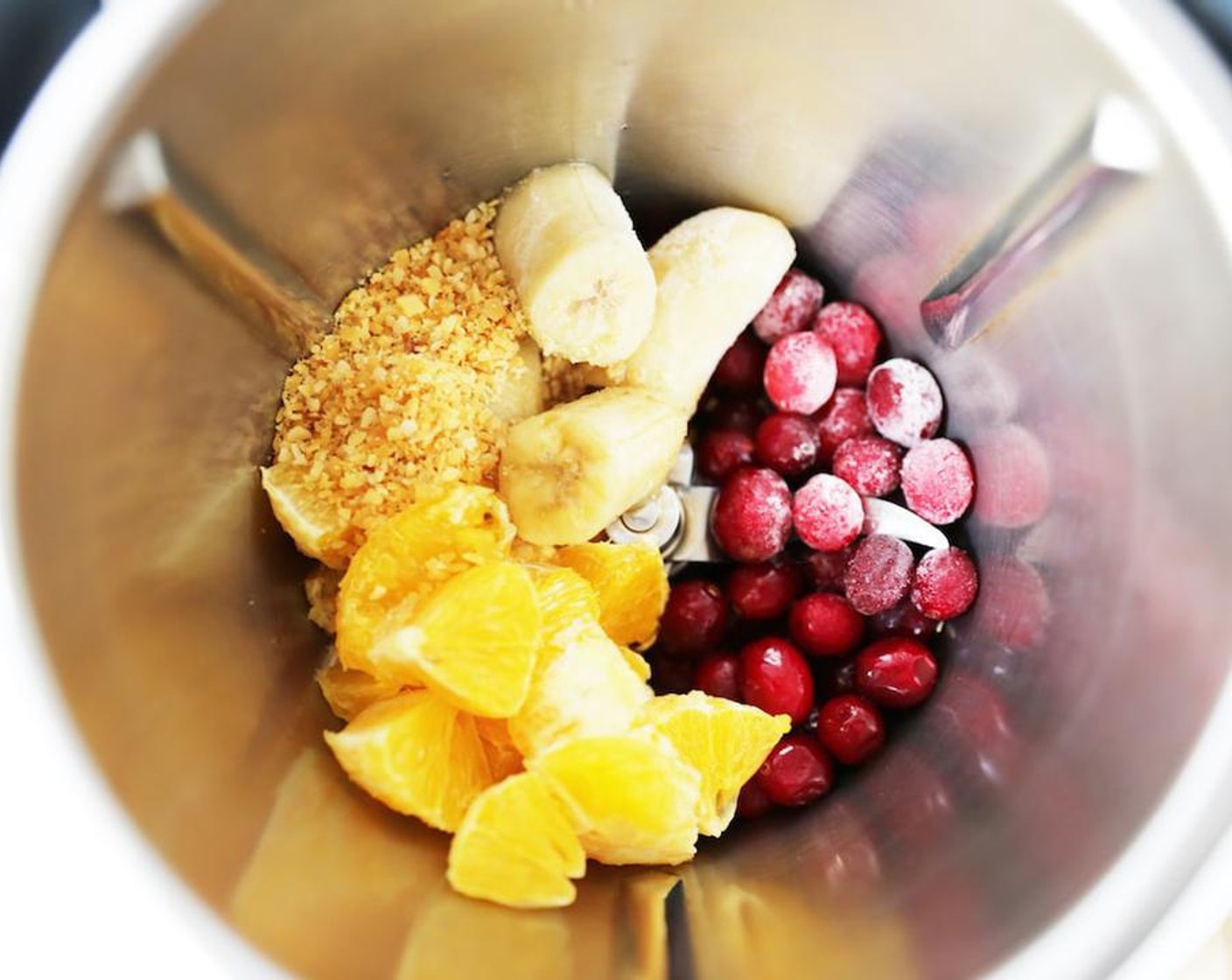 step 1 Add the Frozen Cranberry (1 cup), Banana (1/2 cup), Unsweetened Coconut Flakes (1/3 cup), Oranges (1 1/3 cups), Vanilla Extract (1 tsp), and Maple Syrup (1 oz) to the jug and blend on Speed 5 for 50 seconds.
